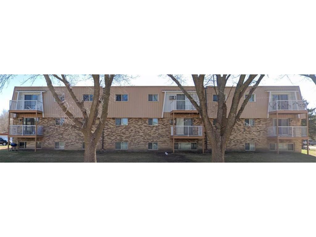 Primary Photo - 901 Country Club Dr