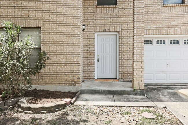 Foto del edificio - Charming Home Awaits: Spacious & Modern Li...