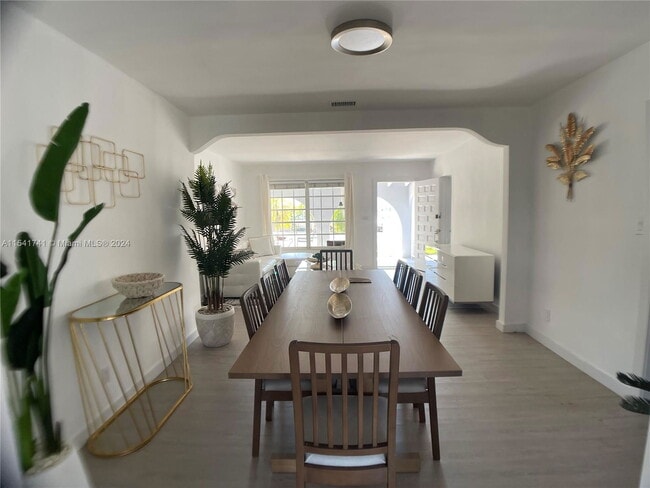 Photo - 2919 SW 25th Ter Apartment