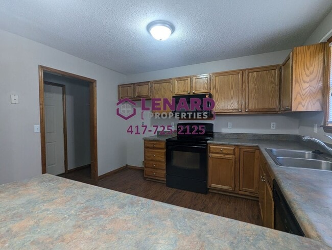 Building Photo - Spacious 3 Bedroom Home!