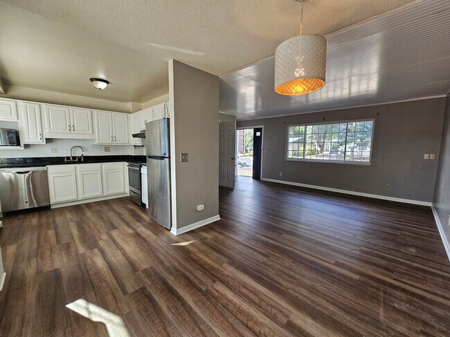 Building Photo - 3627 Mesa Grande Dr