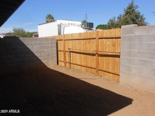 Building Photo - 1623 E Pinchot Ave