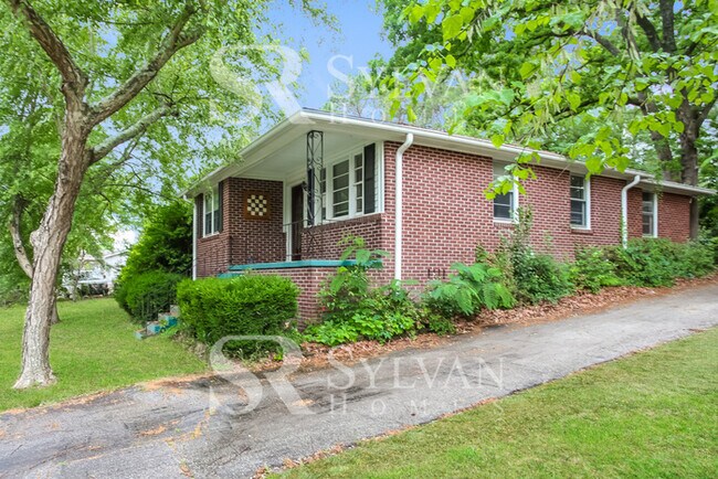 Foto del edificio - Spacious 3BR Home Awaits You!