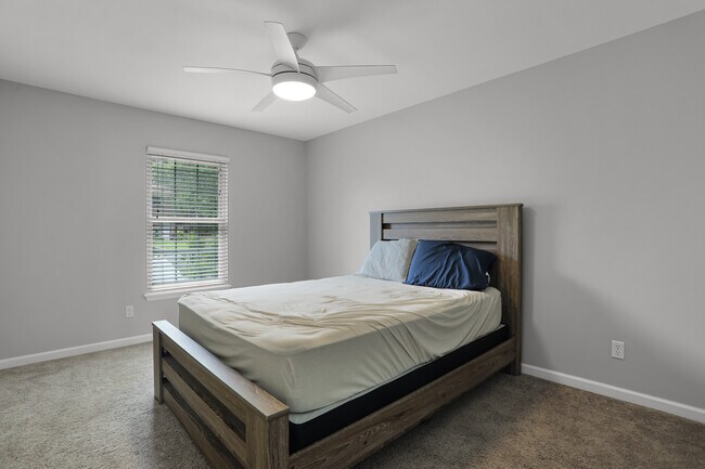 Building Photo - 552 Winter Bluff Dr