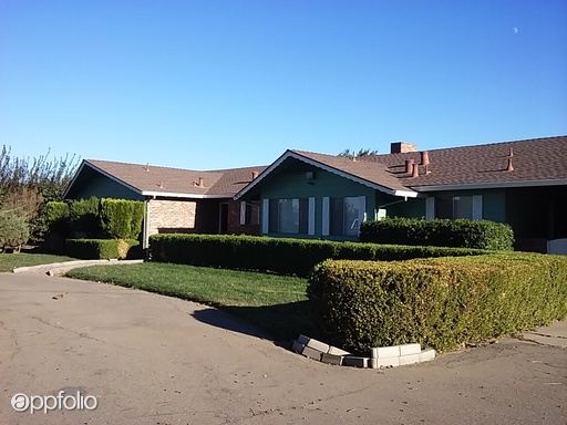 Building Photo - 718 E Las Palmas Ave