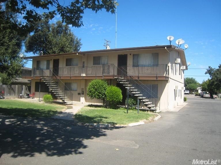 Primary Photo - 1406 Leonard Ave