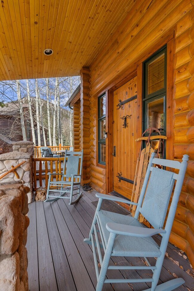 Foto del edificio - New to the market!  Log home in Frisco!  L...