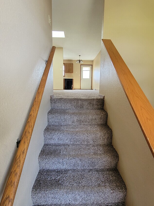 1042 Castlewood Dr, Brookings, SD 57006 Townhome Rentals in Brookings