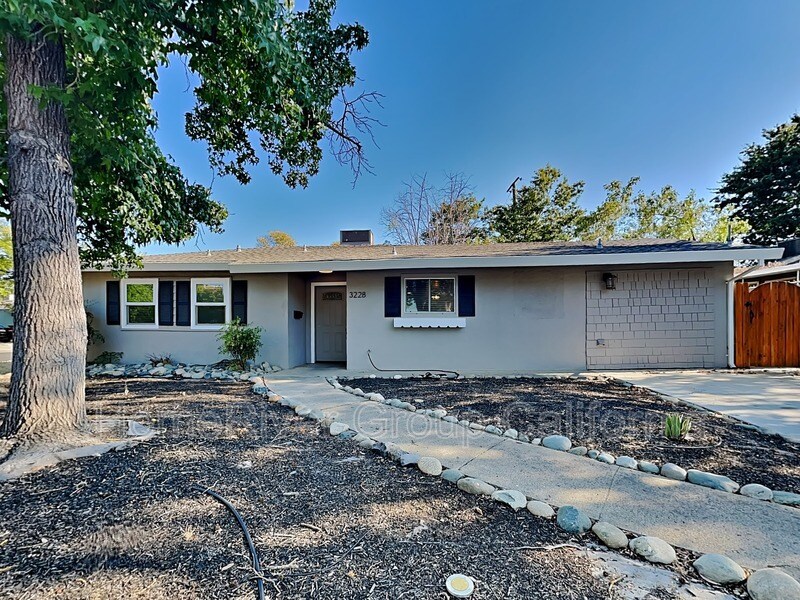 Foto principal - 3228 Somerset Rd