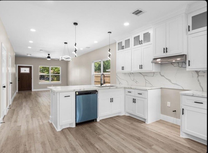 Photo - 102 Schade Lane Unit B