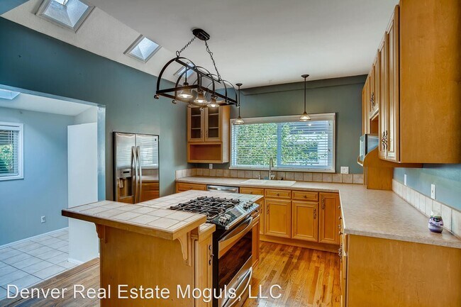 Building Photo - 3 br, 1 bath House - 3921 S. Acoma Street