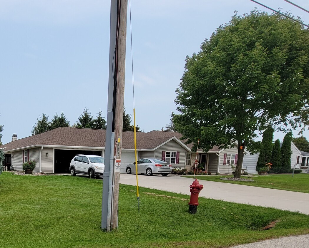 Primary Photo - 3745 Algoma Rd