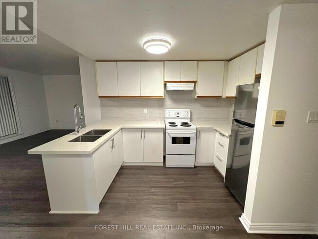 Photo du bâtiment - 666 St Clair Ave W