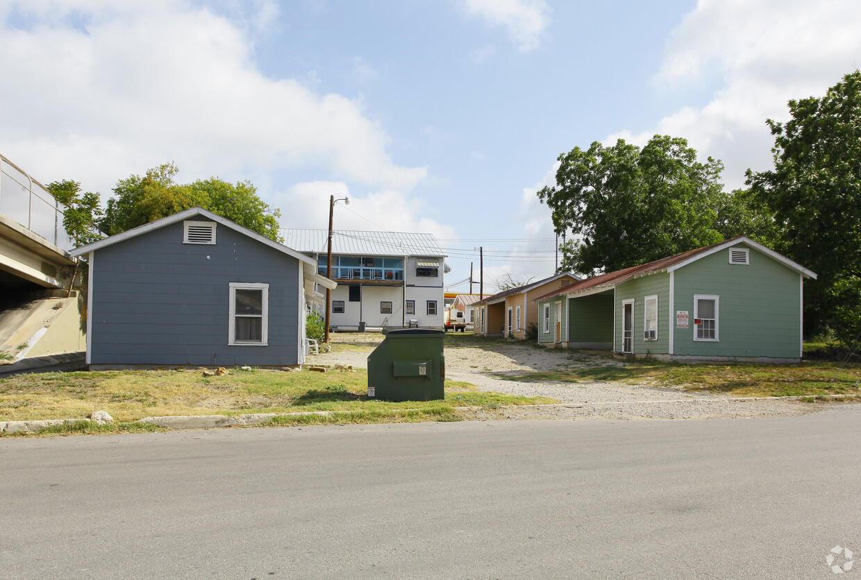 Building Photo - 2202 Osburn St