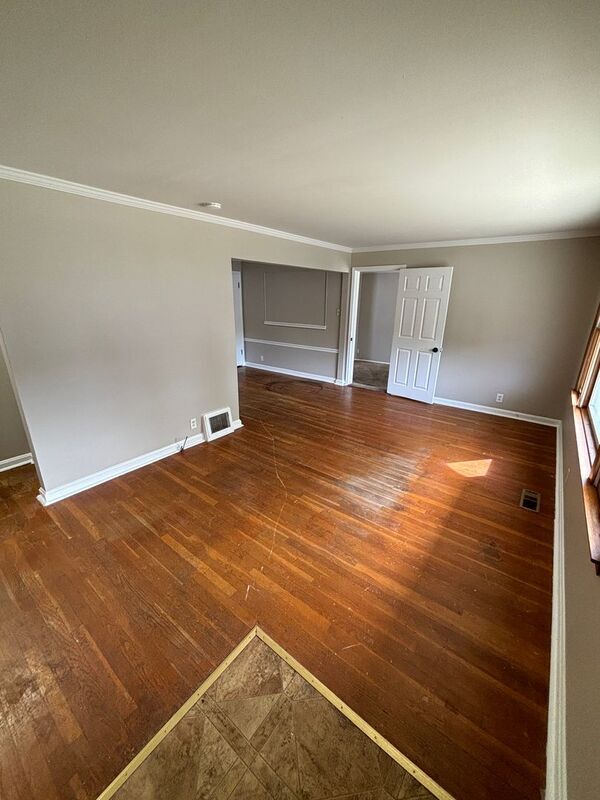 Building Photo - 1135 Darr Dr