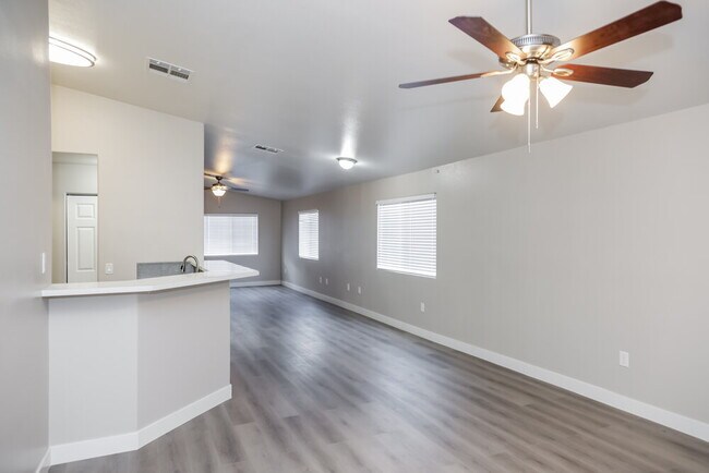 Foto del edificio - 5285 Mineral Lake Dr