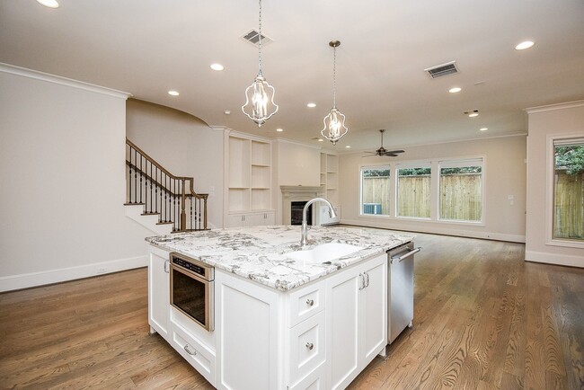 Foto del edificio - 810 Remington Glade Dr