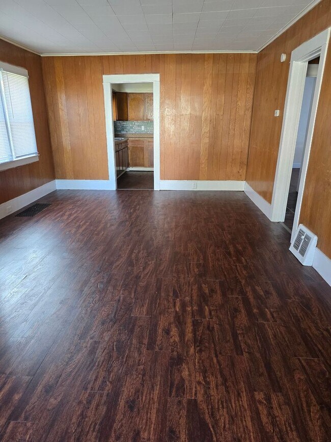 Foto del edificio - 2 bedroom house with attached garage