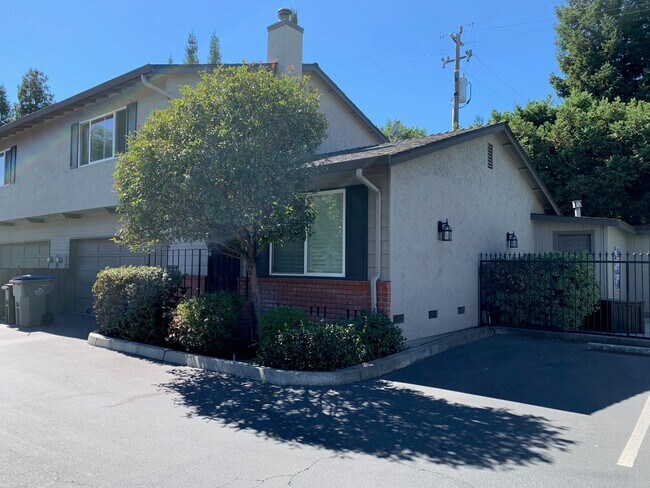 Building Photo - 2956 Moorpark Ave