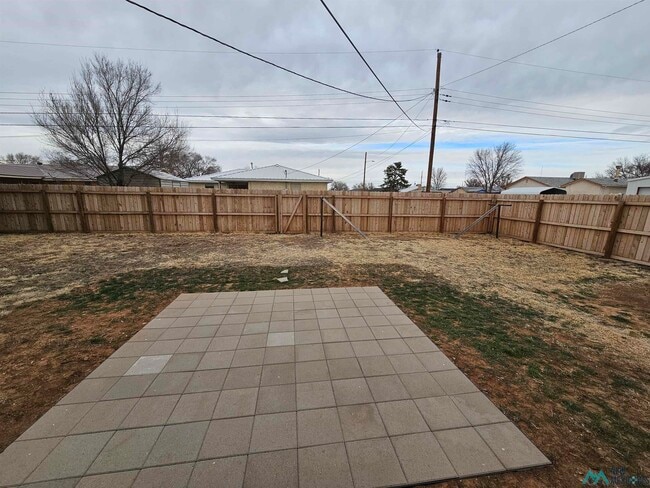 Building Photo - 300 Circle Dr