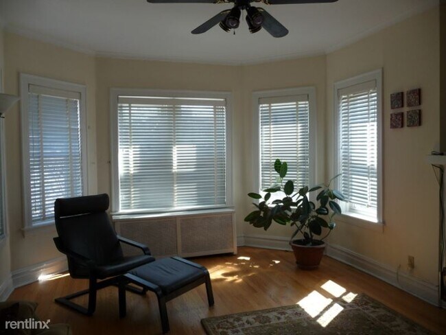 Foto del edificio - 4322 N Mozart St