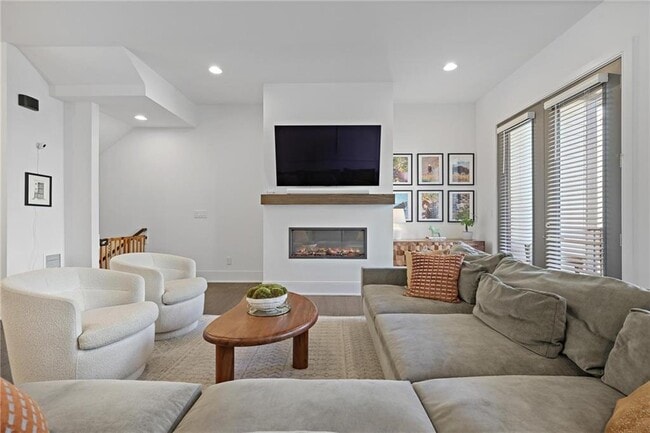 Foto del edificio - 1332 Booth Ave NW