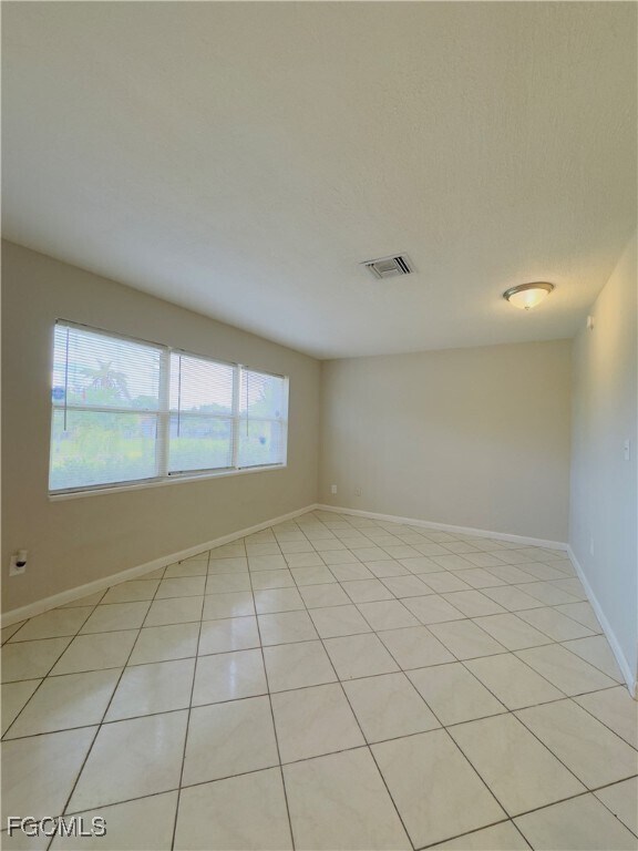 Foto del edificio - 913 Hudson Ave