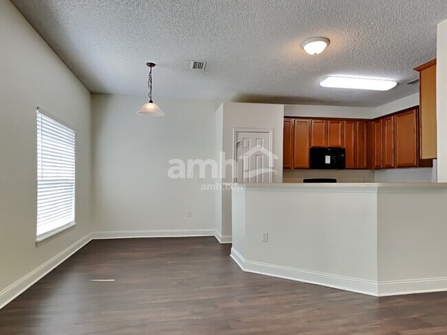 Foto del edificio - 9140 Raptor Drive