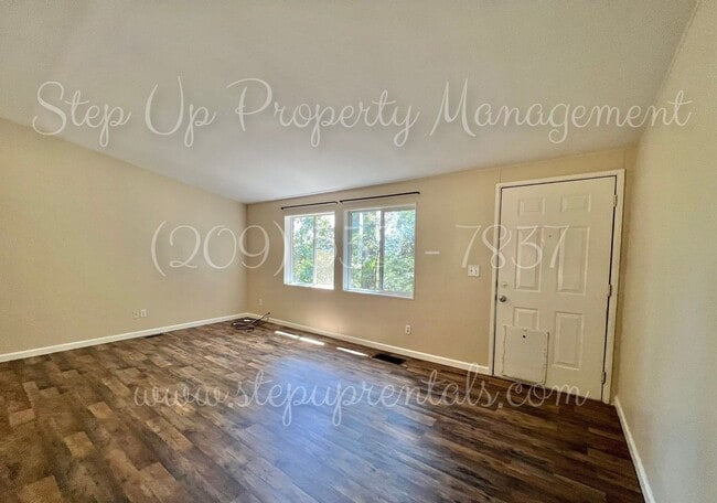 Building Photo - Modern Mountain Living: 3-Bedroom Home wit...