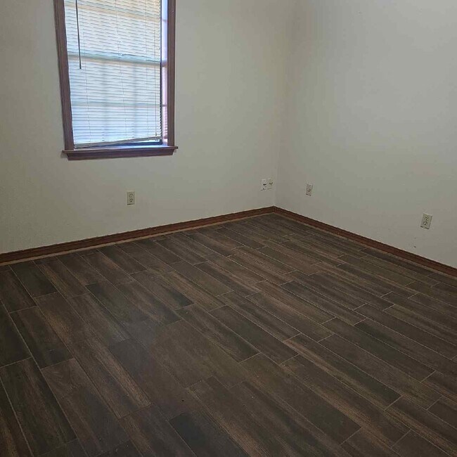 Foto del edificio - 1002 Sybil Dr