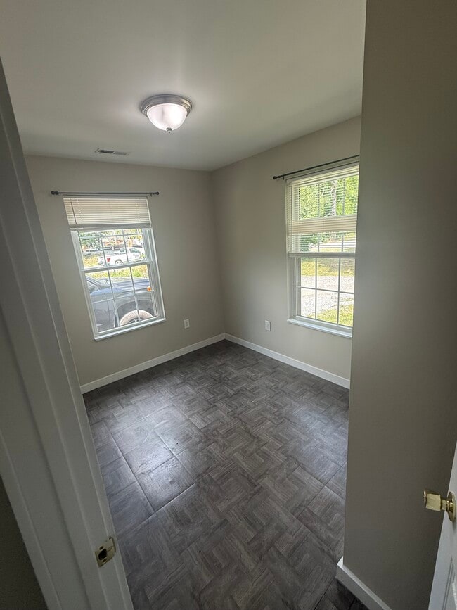 Building Photo - 204 Cude Ln