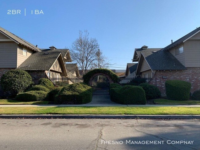 Building Photo - 4504 N Sharon Ave