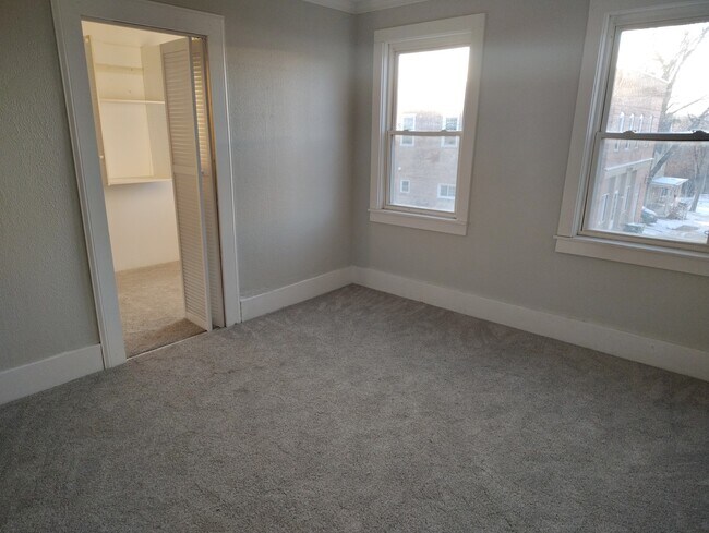 Foto del edificio - 6 S German St