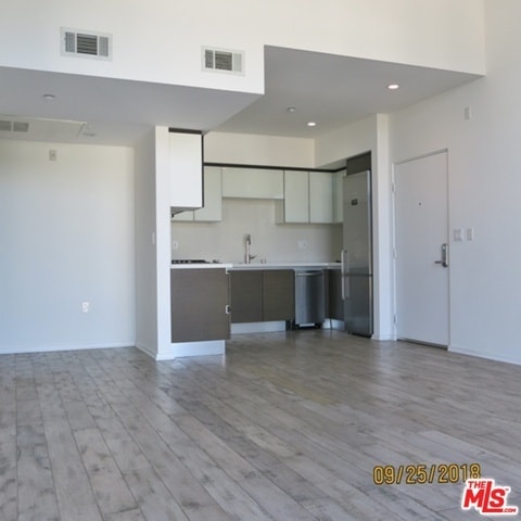 Building Photo - 1611 S Beverly Glen Blvd