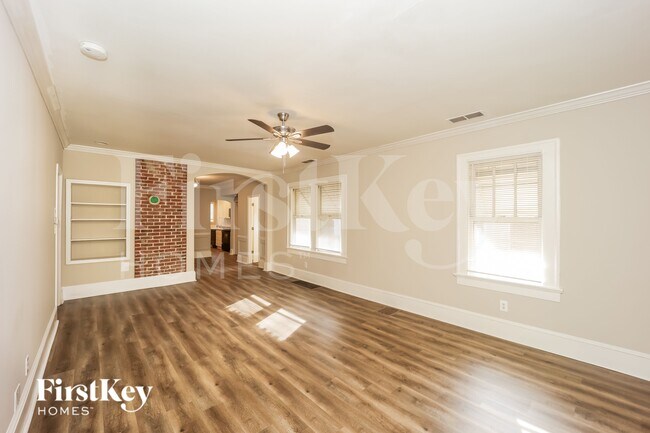 Building Photo - 1042 Victory Dr SW