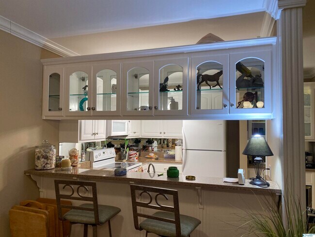 Building Photo - 5590 Bay Village Dr