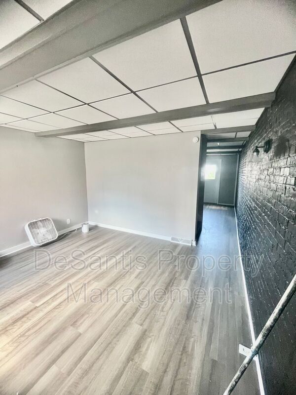 Foto del edificio - 414 Orwell Way