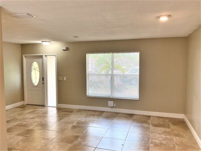 Building Photo - 7608 NW 43rd Ct