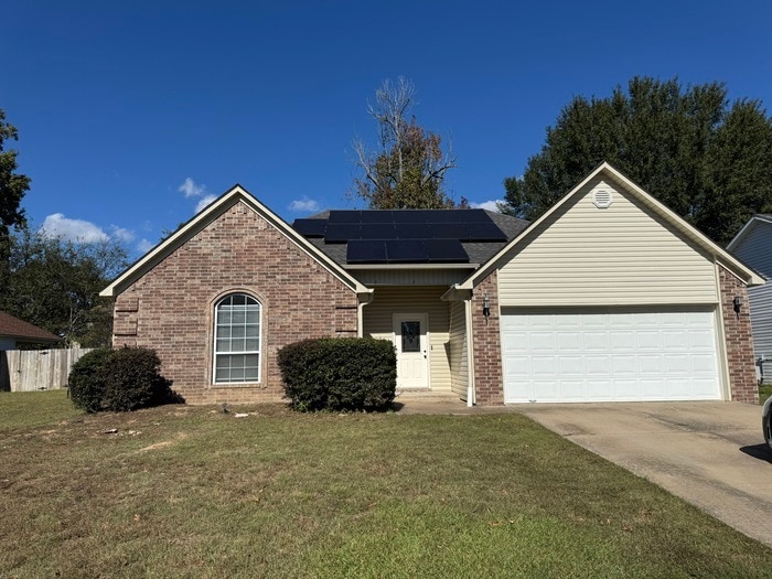 Foto principal - Nice 3 bedroom 2 bathroom home in Bryant