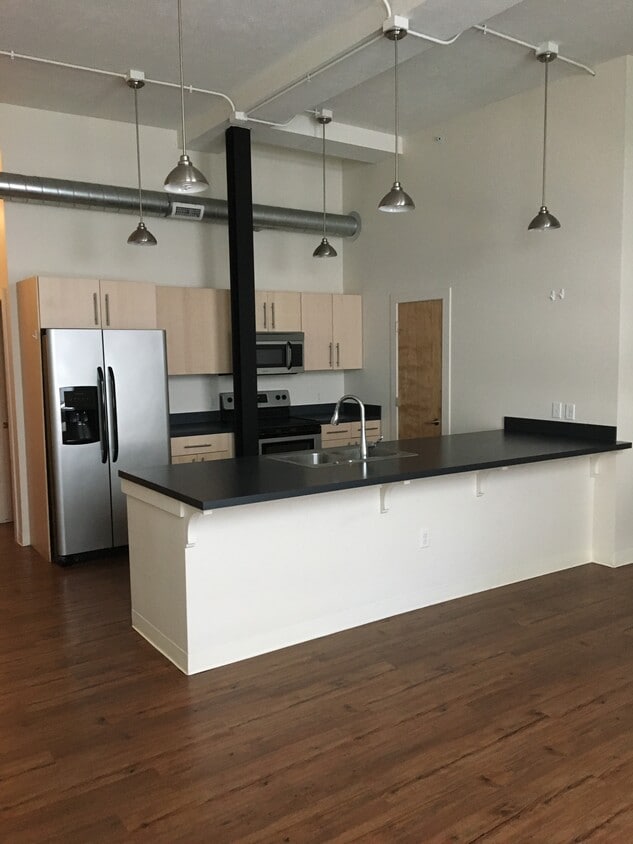 Primary Photo - 1320 N St