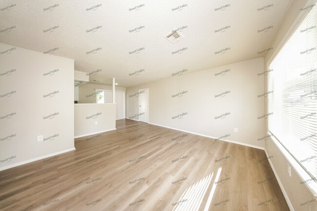 Building Photo - 2401 Piccadilly Cir