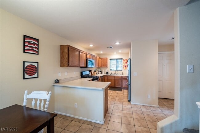 Building Photo - 5283 Broadlake Ln