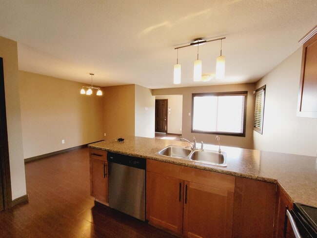 Building Photo - 515 Chappelle Dr SW