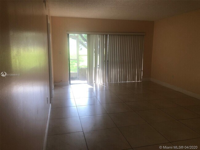 Foto del edificio - 10317 NW 9th St Cir