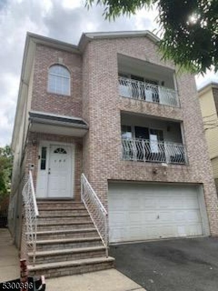 Building Photo - 102 Sylvan Ave