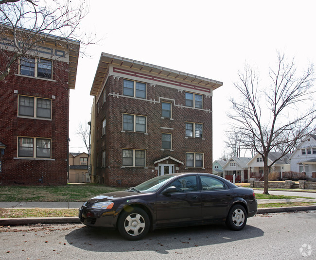 Building Photo - Charlotte Park Apts