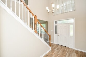 Building Photo - 215 Windrift Ct