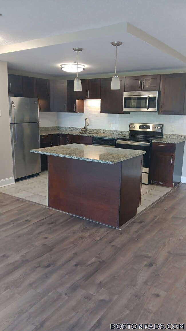 Building Photo - 1111 Beacon St