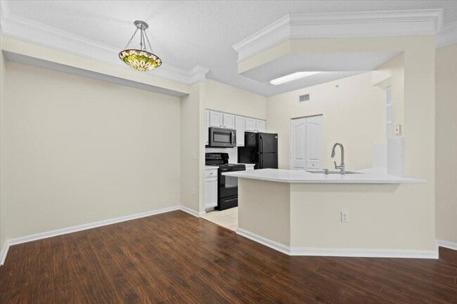 Building Photo - 6203 Myrtlewood Cir W