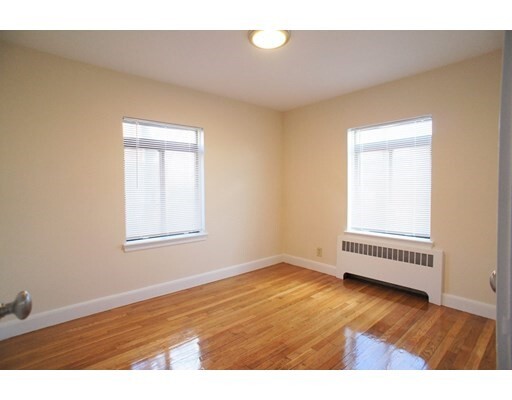 Foto del edificio - 429 Newport Ave